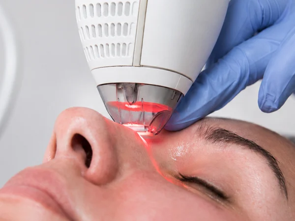 mediwell beauty_dr marta skoczylas_laserowe odmładzanie_oczu_
